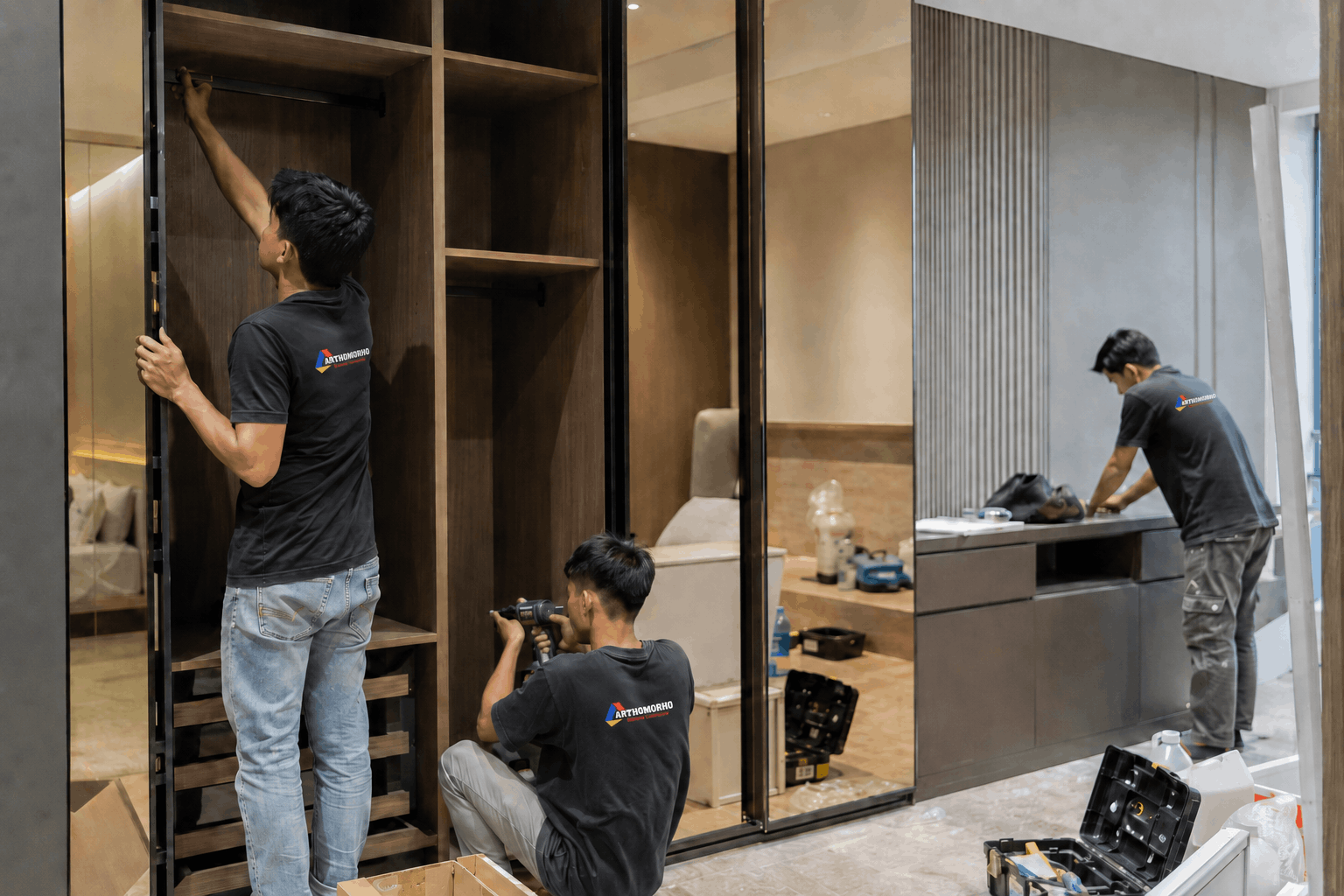 Interior custom untuk kantor dan hunian oleh ARTHOMORHO